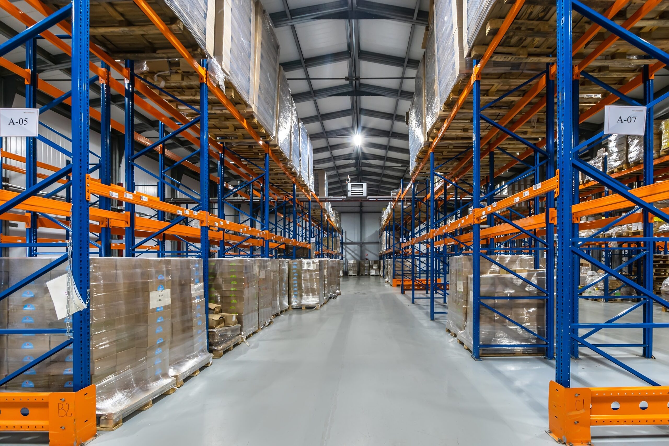 Spacious,Warehouse,Interior,With,Tall,Racking,Systems,Displaying,Stacked,Pallets Carpet and Flooring Industry Supply Chain Logistics